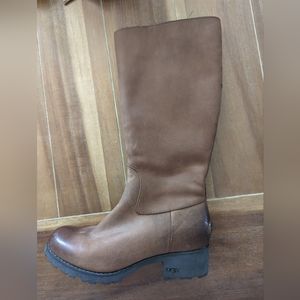 UGG Broom Tall Lined
